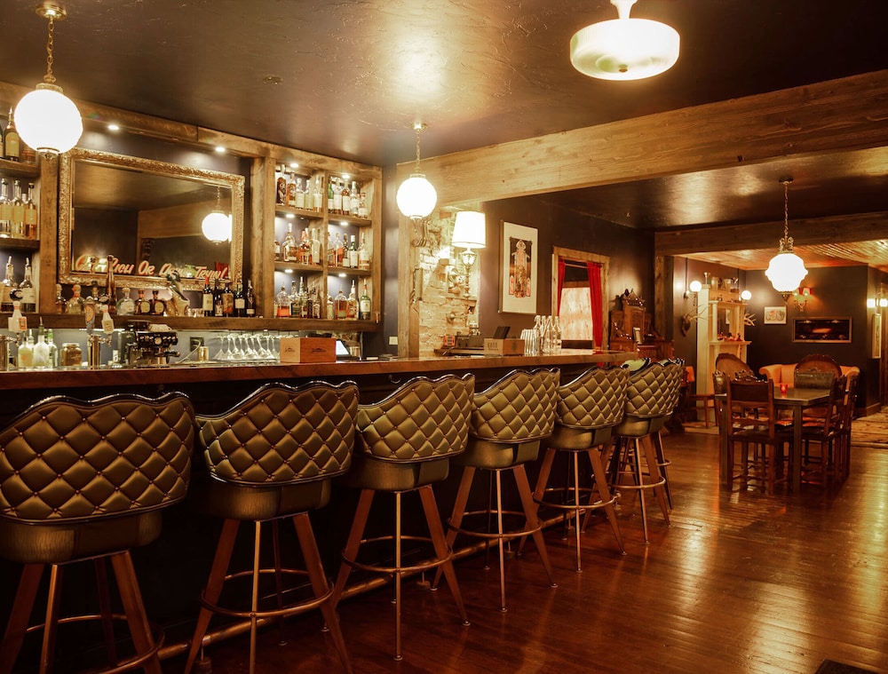 The Nightingale Motel - photo 33