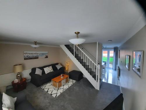 Cosy 3 bedroom residential house private garden 30 minutes from Alton Towers 5 minute walk to Trentham Gardens. in Stoke-On-Trent, United Kingdom