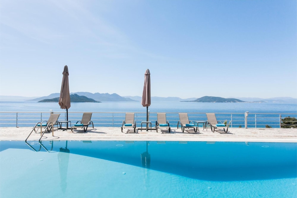 Zefis Villa Aegina — 4-Star Luxury Hotel in Aegina, Greece
