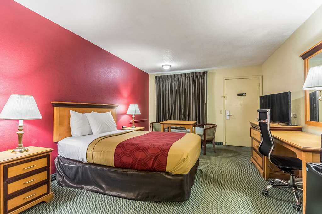 Econo Lodge Whiteville - photo 8