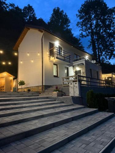 Twin Villa — 4-Star Luxury Hotel in Valiug, Romania