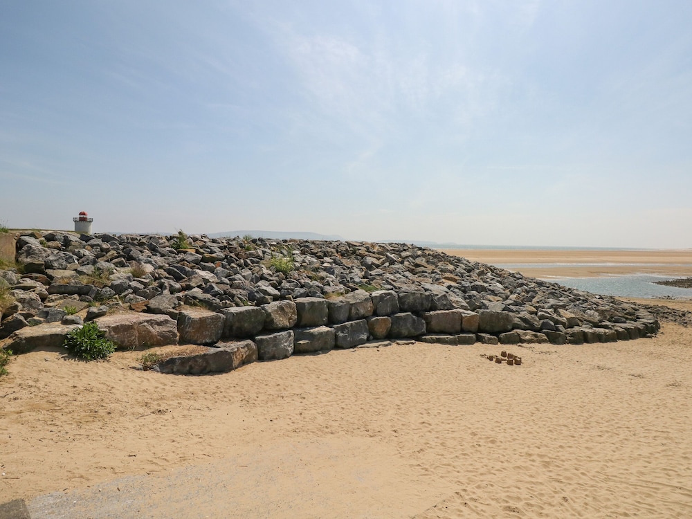2 Chandlers Yard — Burry Port — photo 3