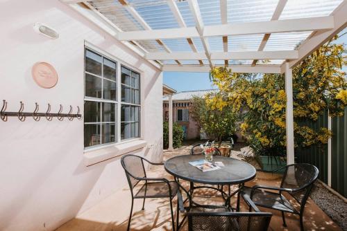 'Pebble Lane Cottage' A Charming Mudgee Stay — 4-Star Luxury Hotel in Mudgee, Australia