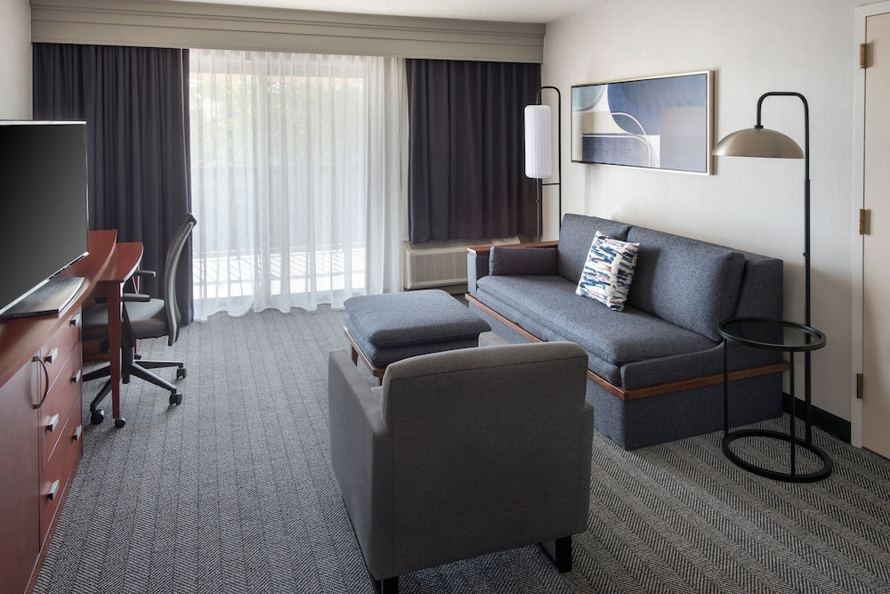 Courtyard by Marriott Philadelphia Plymouth Meeting - photo 15