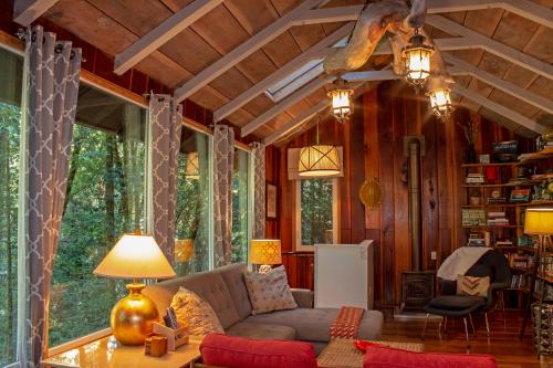 Big Berthas — hotel in Guerneville