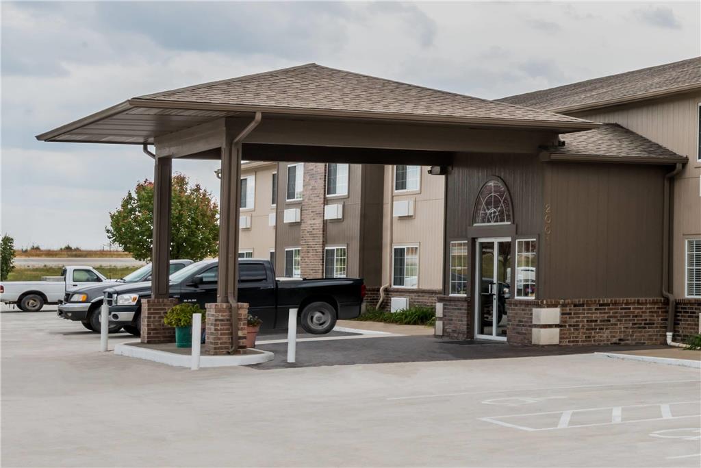 Super 8 by Wyndham Gardner - carbon neutral hotel in Olathe