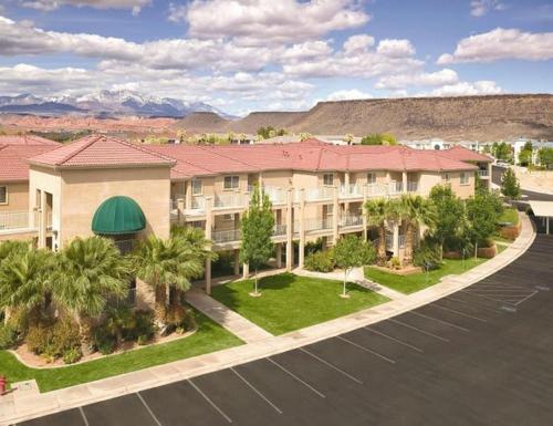 Resort 2bd Condo With Great Amenities Like Mini Golf Playground Pools — Saint George