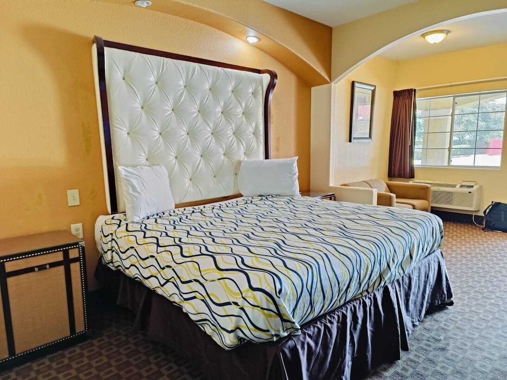 Capital O Deluxe Inn Channelview Houston I 10 - photo 10