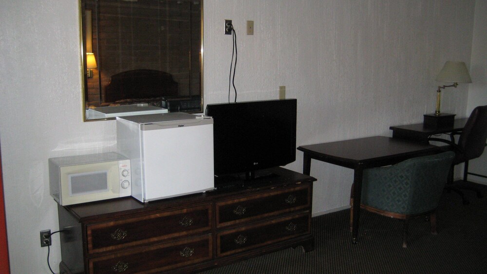 El Capitan Motel - photo 19