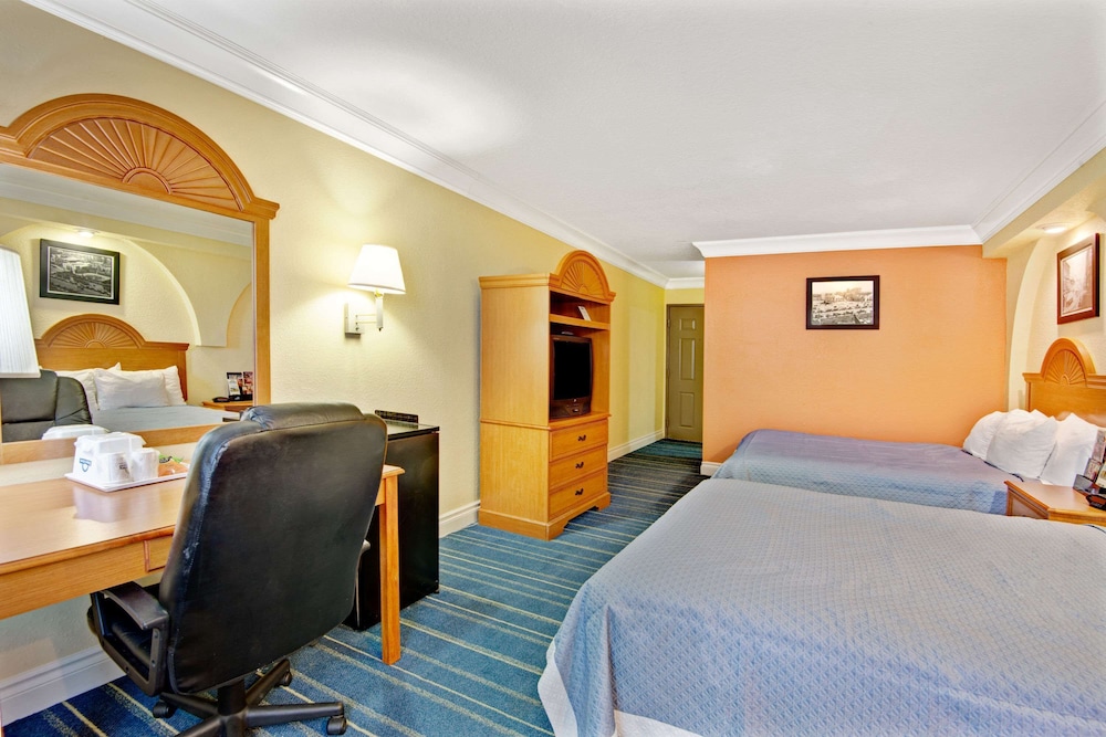 Days Inn by Wyndham San Antonio Airport - photo 18