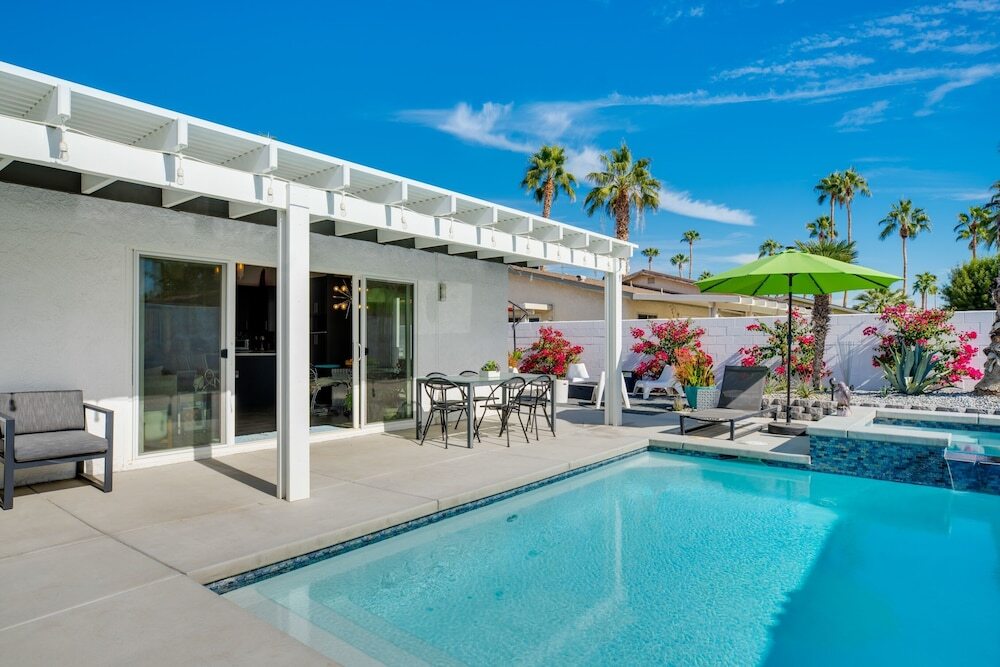 915 Arroyo Vista Drive Home 3 Bedrooms 2 Bathrooms Home — 4-Star Luxury Hotel in Palm Springs, United States
