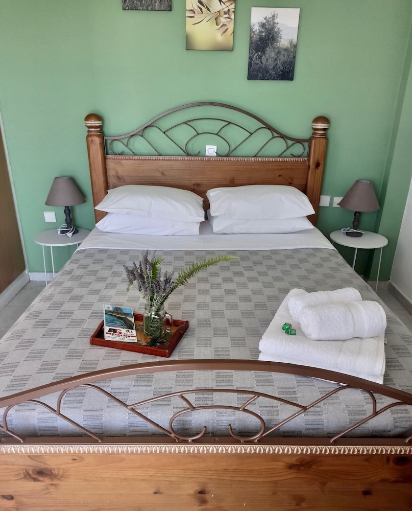 Anastasios Olive Garden Apartments — 4-Star Luxury Hotel in Messini, Greece