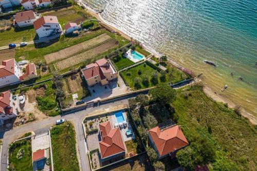 Villa Mattina with heated pool and jacuzzi — 4-Star Luxury Hotel in Privlaka, Croatia