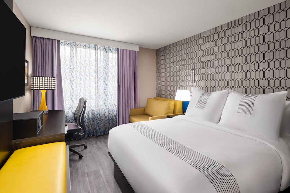 GLō Best Western Bronx NYC - photo 3