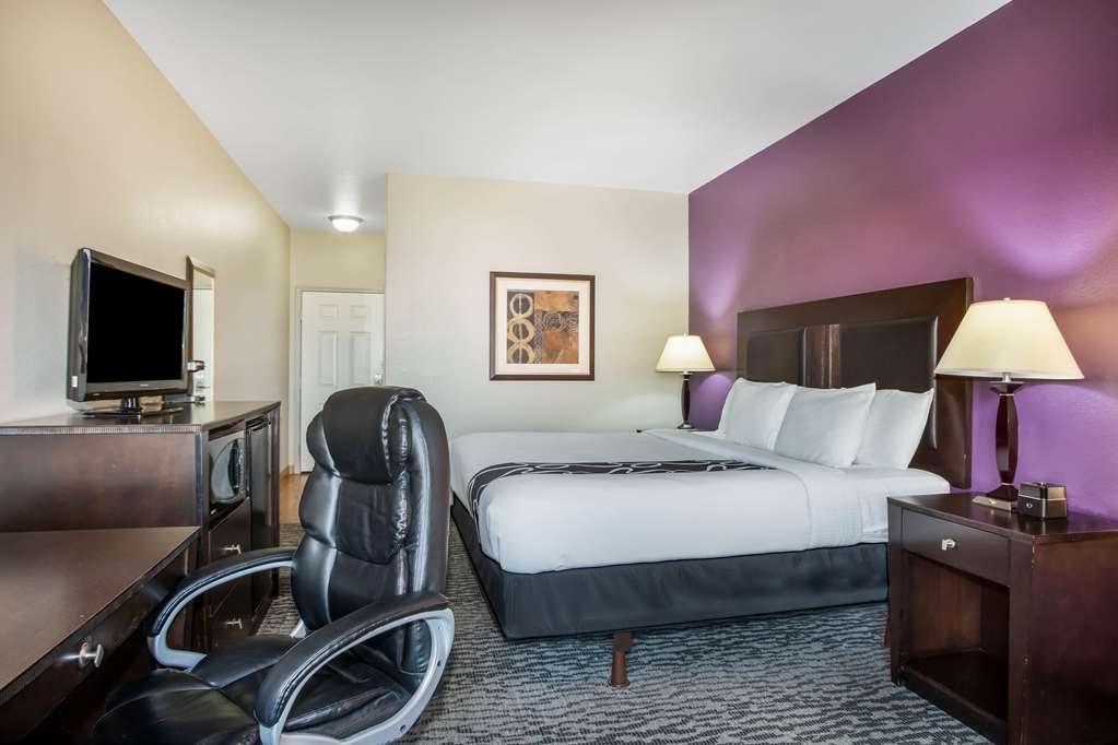La Quinta Inn & Suites by Wyndham Kyle Austin South - photo 18