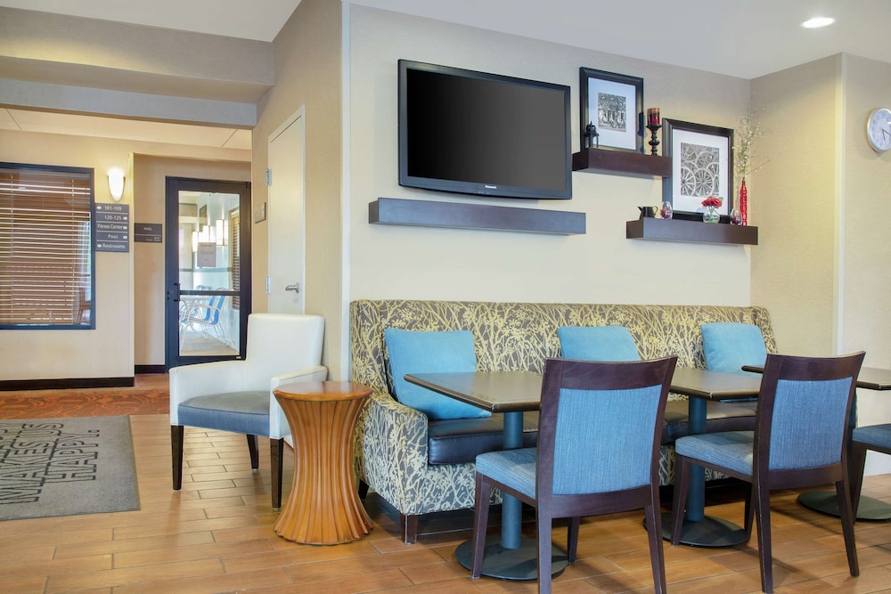 Hampton Inn by Hilton Merrillville - photo 25