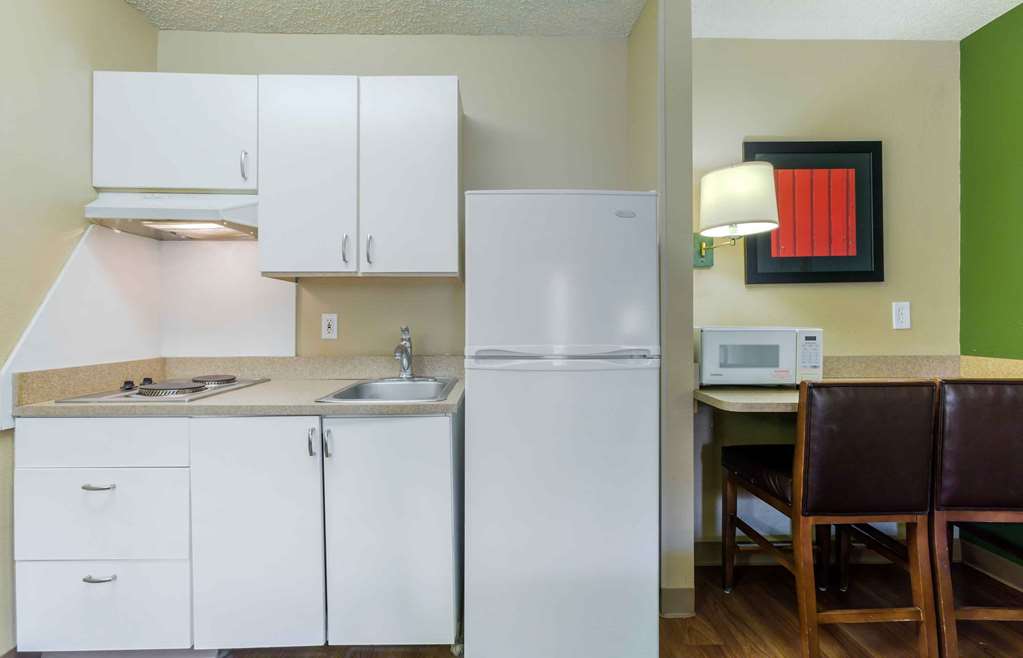 Extended Stay America Suites Phoenix Scottsdale Old Town - photo 16
