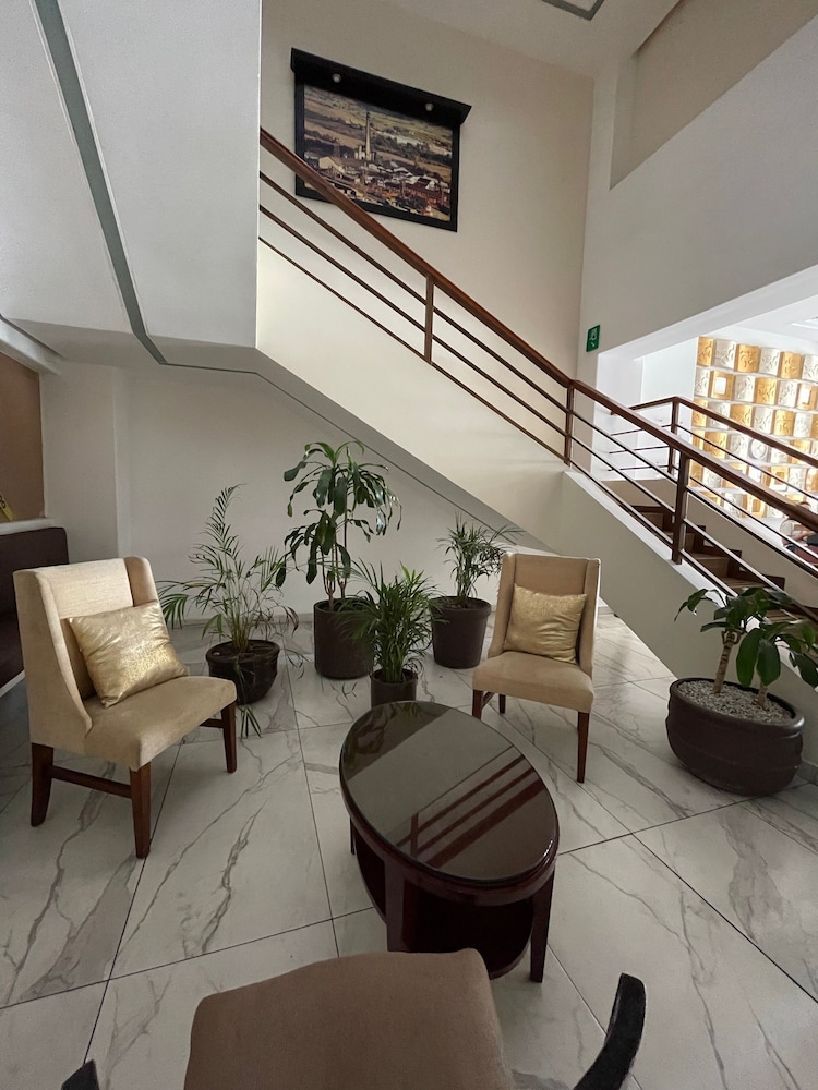Hotel Uttsa Inn — hotel in Tamazula De Gordiano