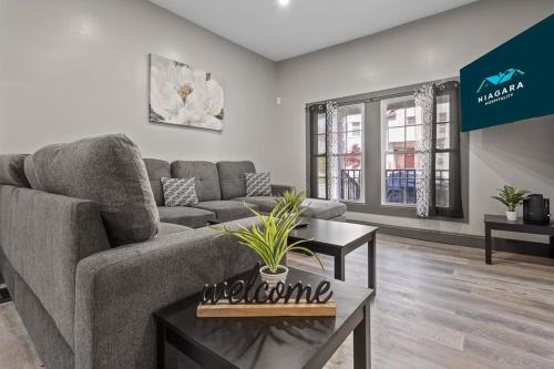 Cozy 6BR 2 Bath close to Falls & Casino in Niagara Falls, United States
