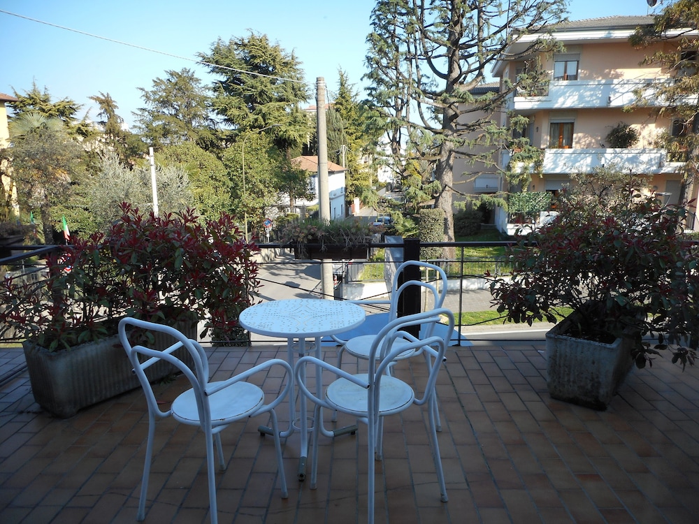 Primavera — hotel in Desenzano Del Garda