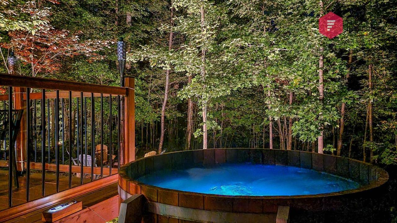 The Marco Polo of Portneuf Open on nature Private SPA Pool Sauna in Pont Rouge, Canada