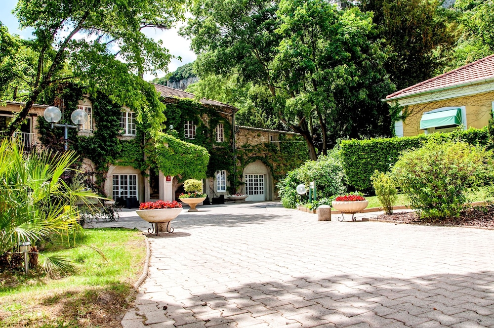 Le Cèdre de Soyons — 4-Star Luxury Hotel in Soyons, France