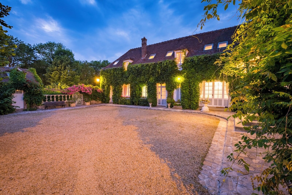 Aux Charmes De Maintenon — Maintenon