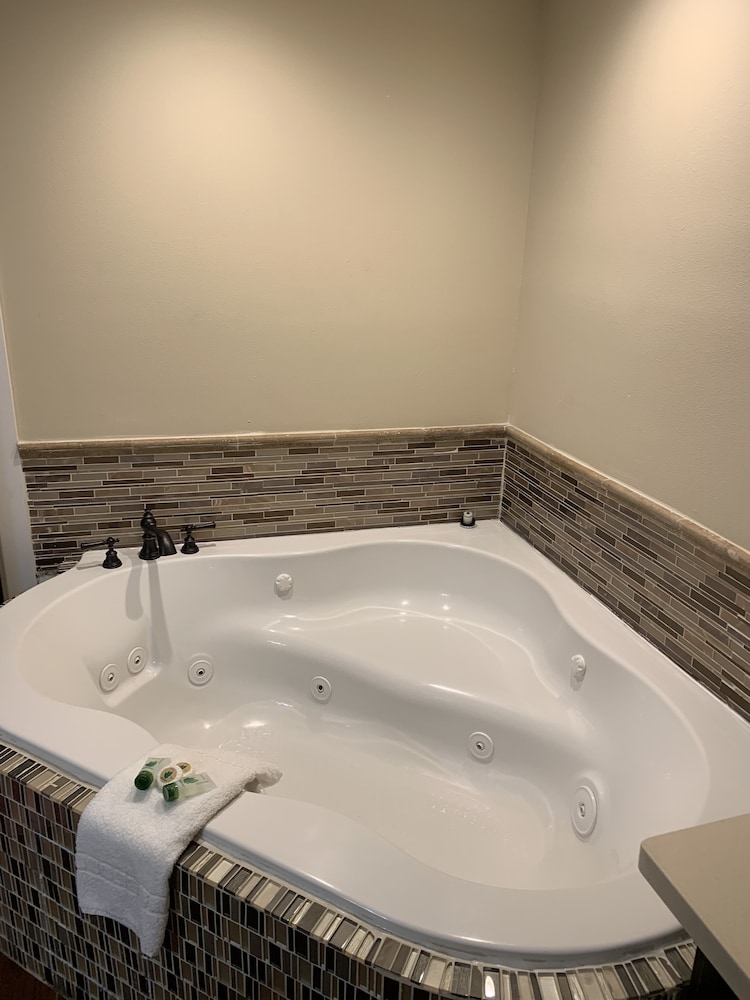 Blue Bay Inn & Suites - photo 58