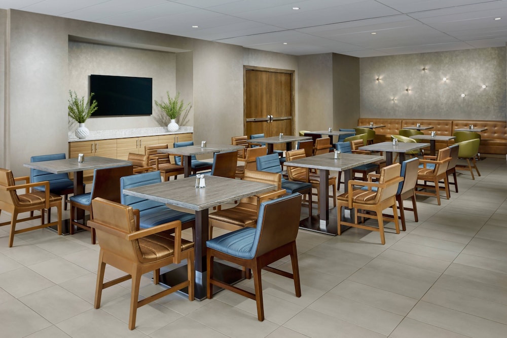 Springhill Suites by Marriott Chicago Downtown River North - photo 25