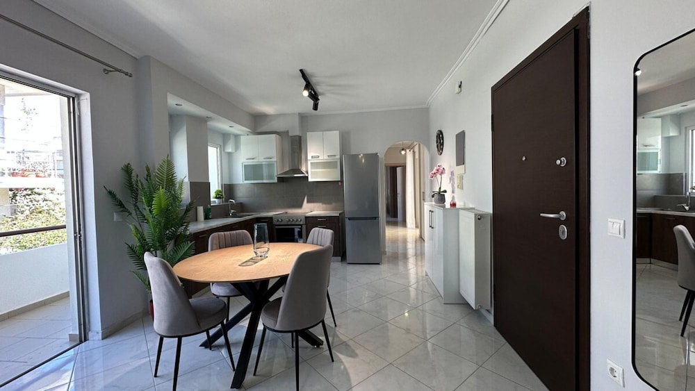 Redamancy Peri009 — 4-Star Luxury Hotel in Peristeri, Greece