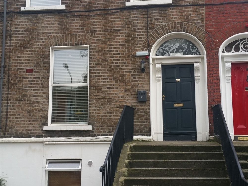 North Circular Serviced Accommodation - carbon neutral hotel in Dublin