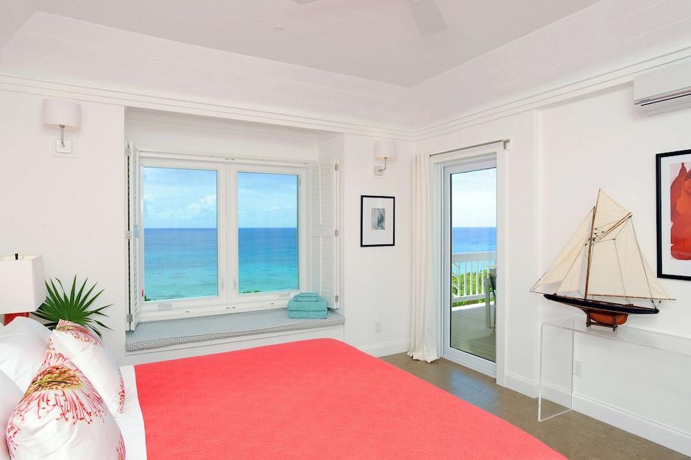 Coastal Haven: Charming Beachfront Cottage With Pool — 4-Star Luxury Hotel in Governor's Harbour, Bahamas