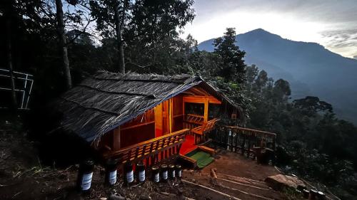 Alpine Mud house Kanthalloor — 5-Star Luxury Hotel in Munnar, India
