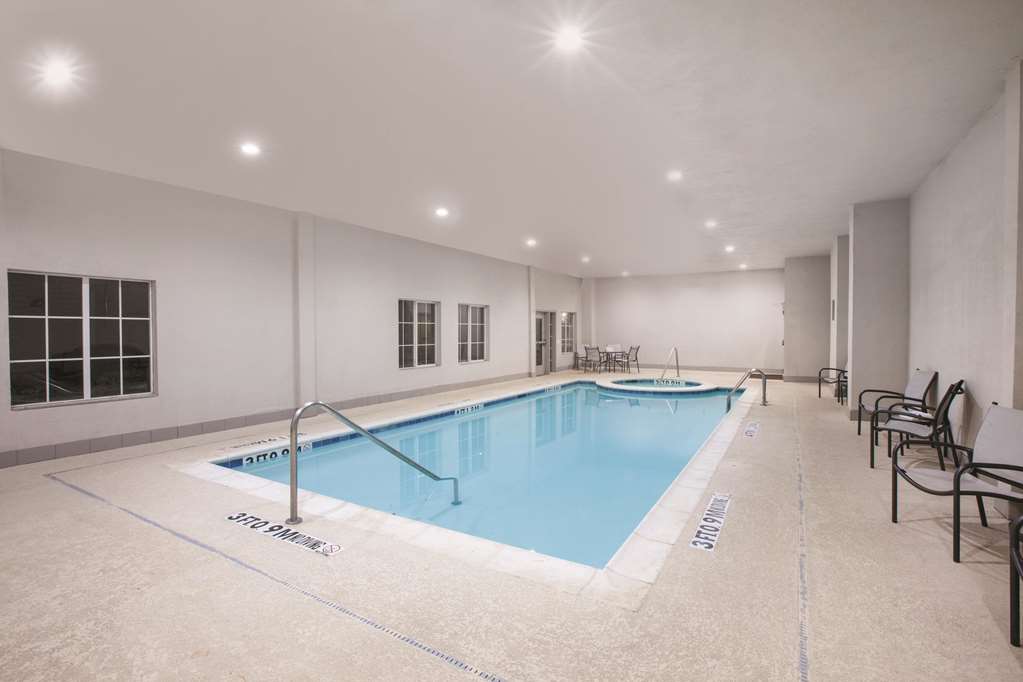 La Quinta Inn & Suites by Wyndham Mansfield TX - photo 6