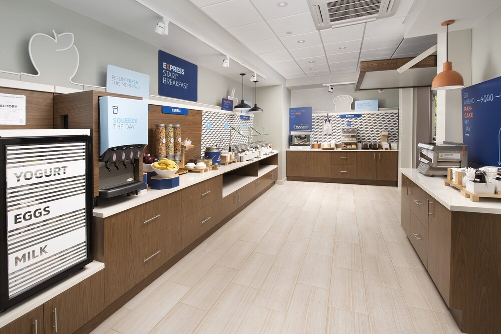 Holiday Inn Express and Suites North Brunswick by IHG - photo 23
