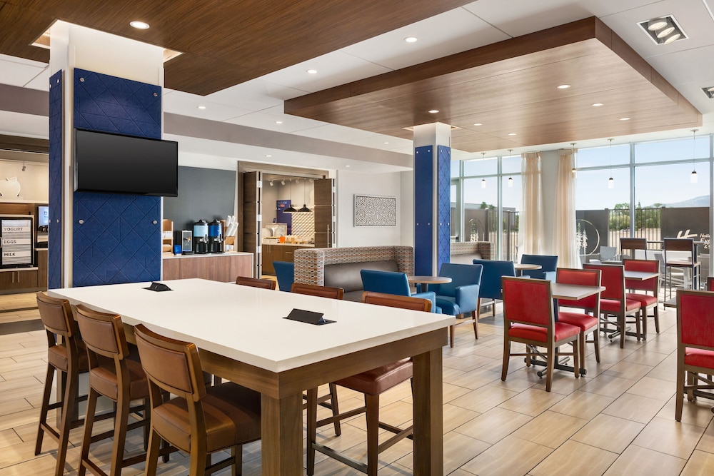 Holiday Inn Express and Suites Ukiah by IHG - photo 68