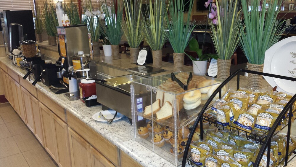 Quality Inn & Suites Hotel West Chester - photo 38