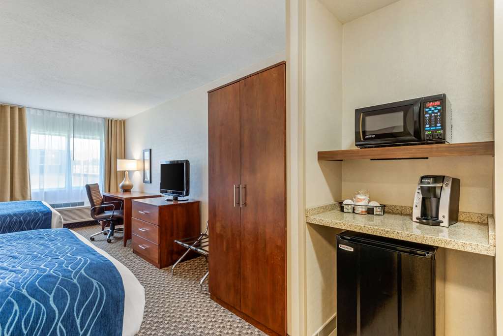 Comfort Inn & Suites Near Route 66 - photo 18