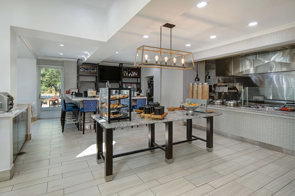Hilton Garden Inn Detroit Metro Airport - photo 35