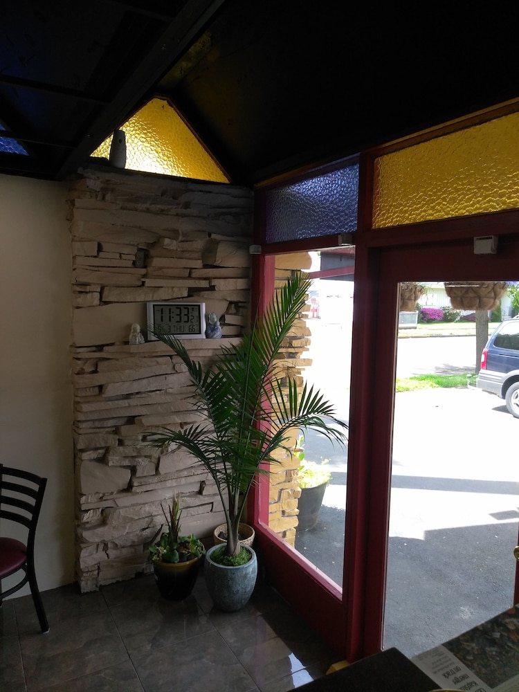 Longview Inn - photo 2