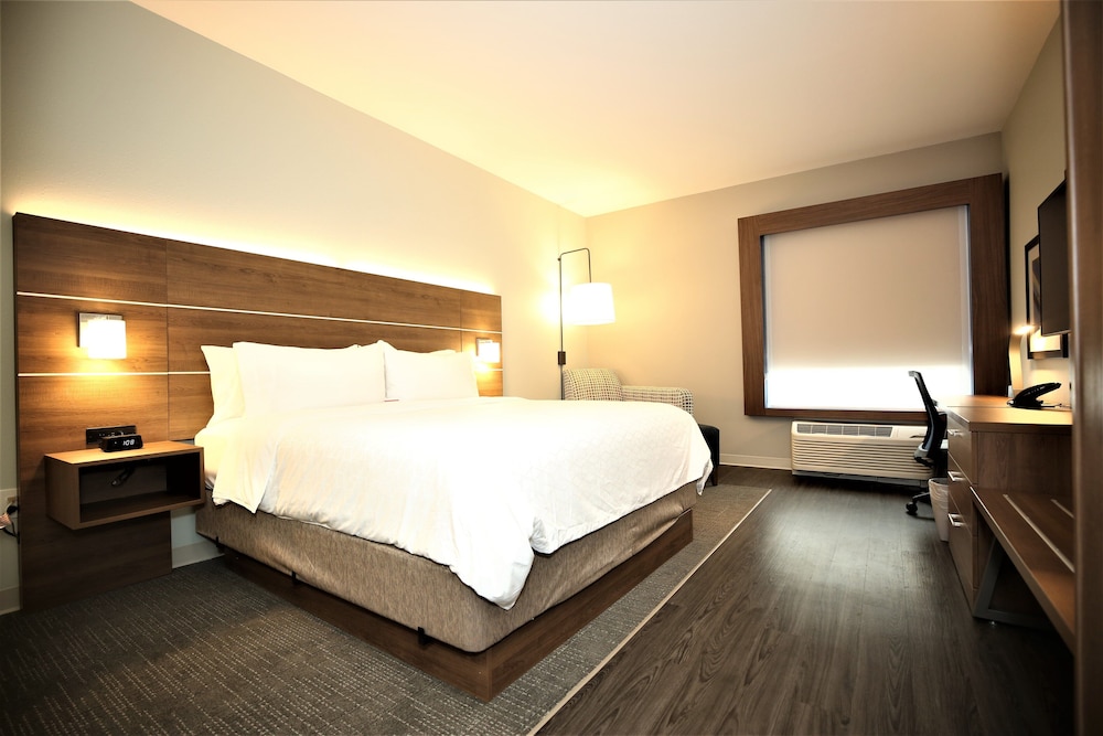 Holiday Inn Express & Suites Charlotte South End by IHG - photo 56