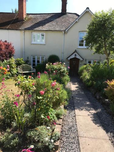 Millstream Cottage B & B — 4-Star Luxury Hotel in Minehead, United Kingdom