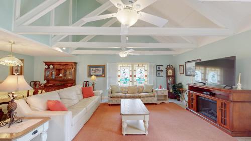 627 Queens Grant - photo 10