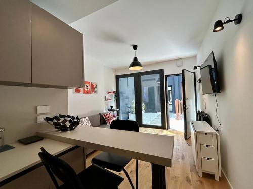 Kibilu Luxury Apt with Terrace Isola District And Near Garibaldi Station — 4-Star Luxury Hotel in Milan, Italy