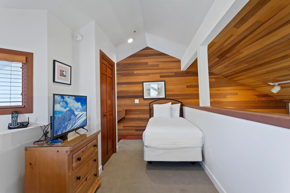 Abode at Lakeside - photo 3