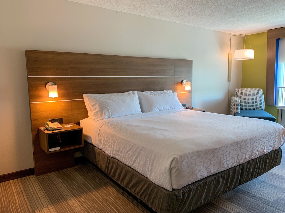 Holiday Inn Express & Suites Lexington Dtwn Area Keenland by IHG - photo 2