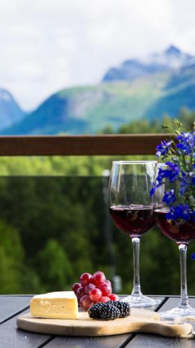7 Min to Fjord Alpine Stay in Stranda — Stranda — photo 2