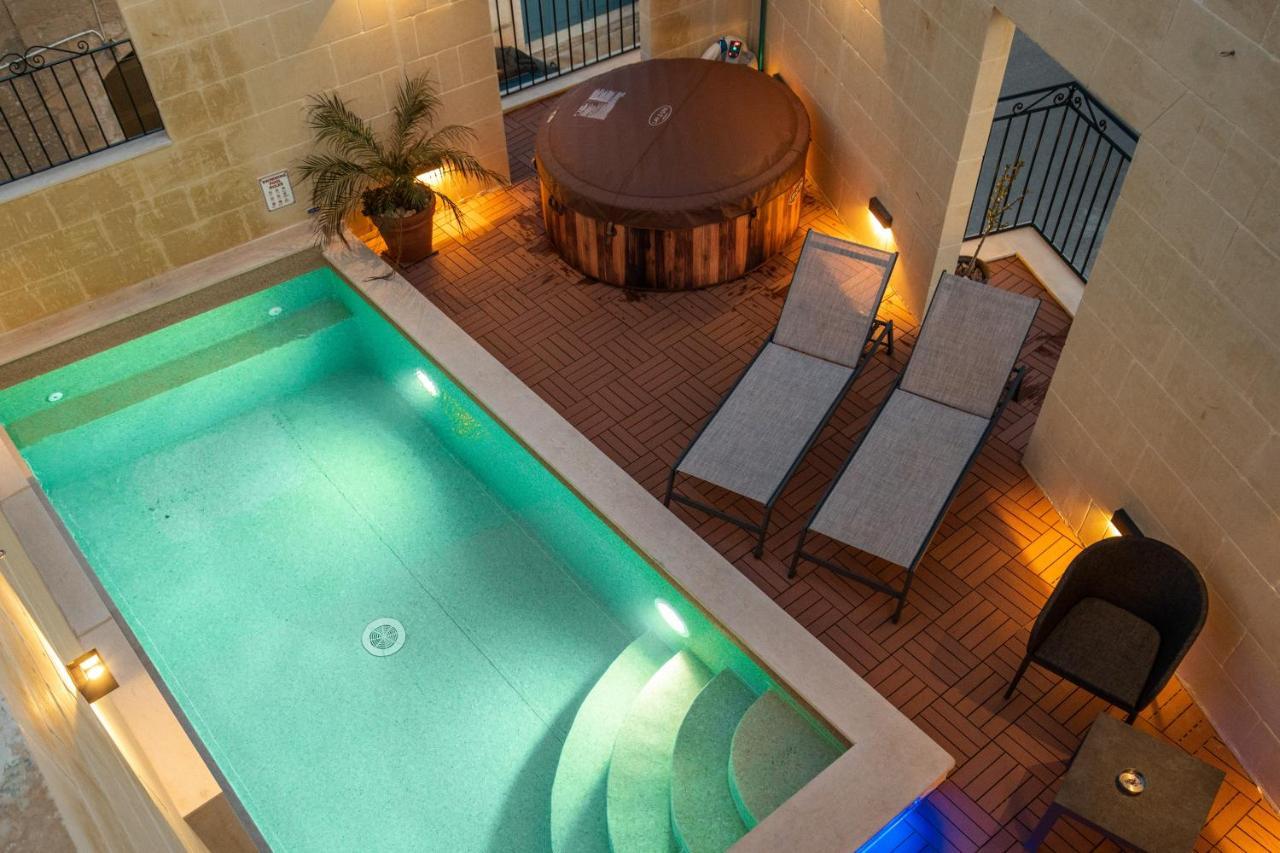 Narcisa Luxury 3BR Traditional House with Pool Cinema & Hot Tub — 4-Star Luxury Hotel in Xaghra, Malta