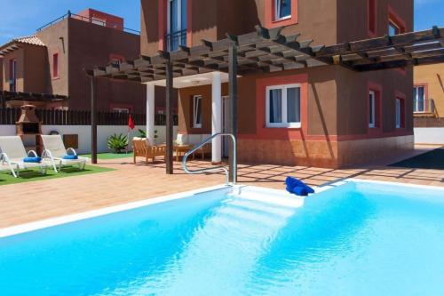 Villa Emma Private Pool Wifi FIBRA Mini Golf — 4-Star Luxury Hotel in Corralejo, Spain