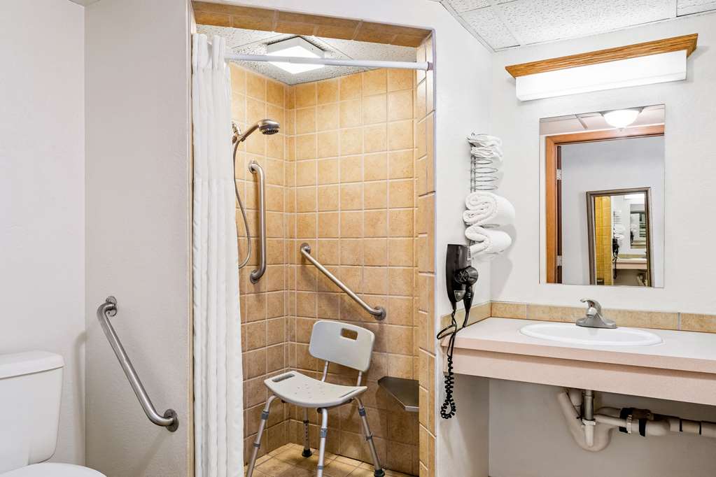Econo Lodge Billings - photo 27